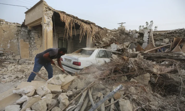 Earthquake hits iran