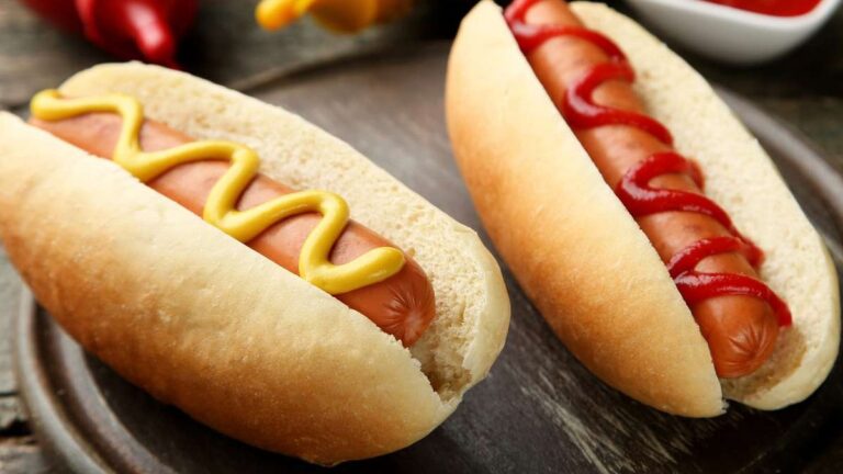 hot dog day calories